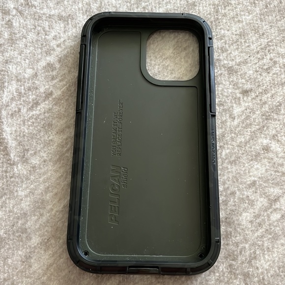 Pelican Shield Case iPhone 12 Pro Max - Picture 2 of 4